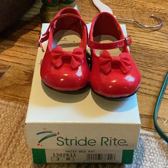 Vintage 1995 GIRL STRIDE RITE PATSY RED PATENT LEATHER BOW SHOES SZ. 3 Months - Picture 1 of 9